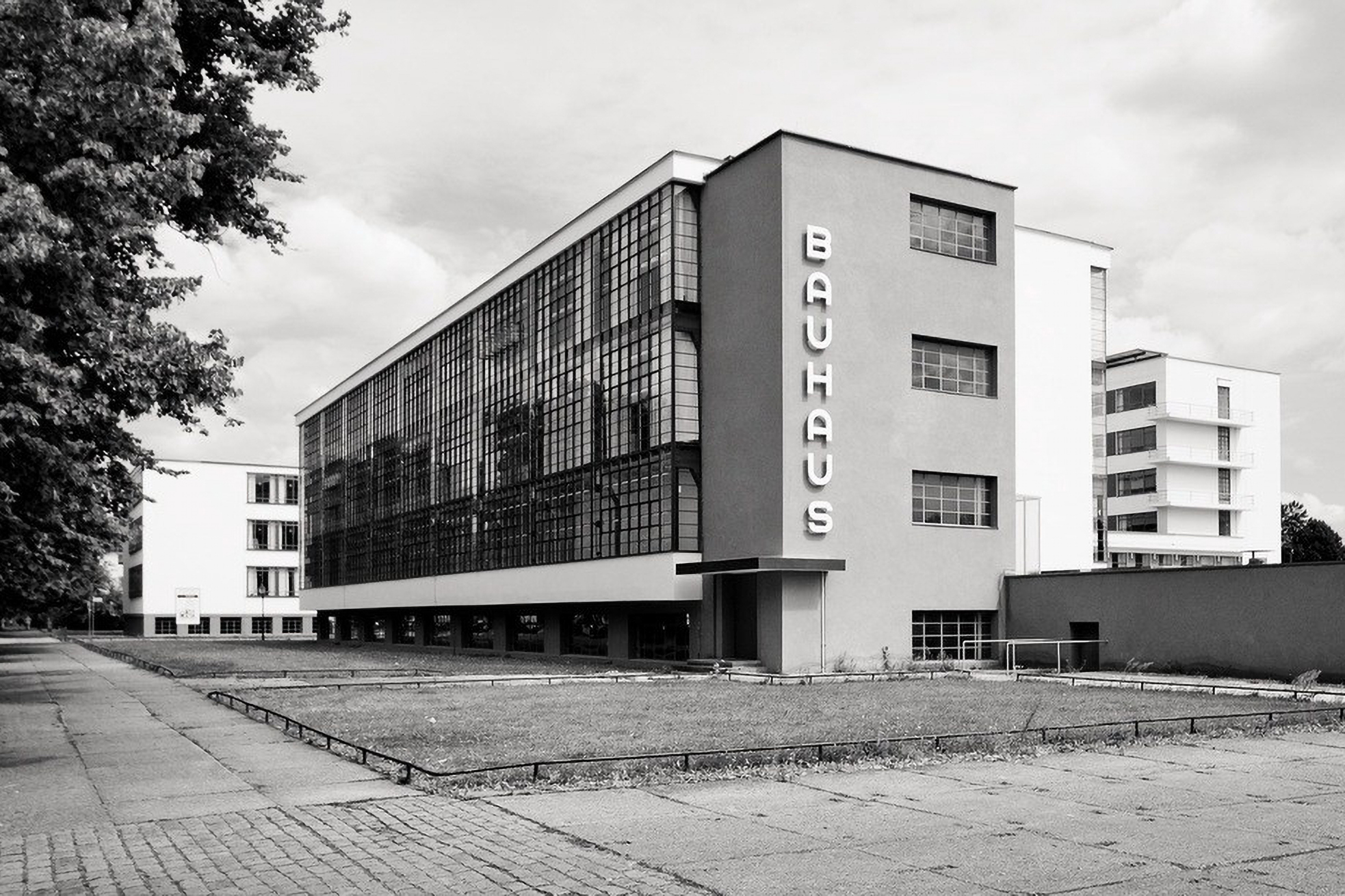 01 Bauhaus School 2000X1333Px